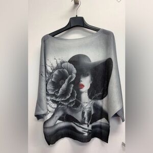 S34. Made in Italy Elegant Gray Graphic Women's Top